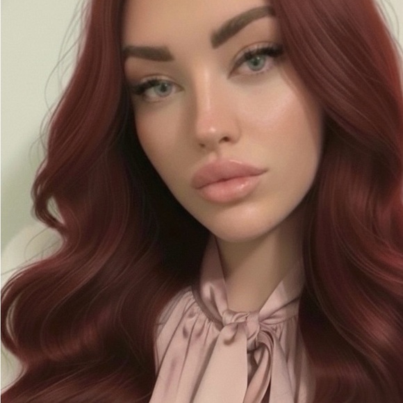 nicolewearsred